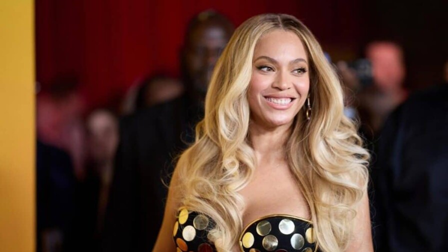 Beyoncé reedita BDAY e incluye una colaboración en español con Maluma Beyoncé reedita BDAY e incluye una colaboración en español con Maluma