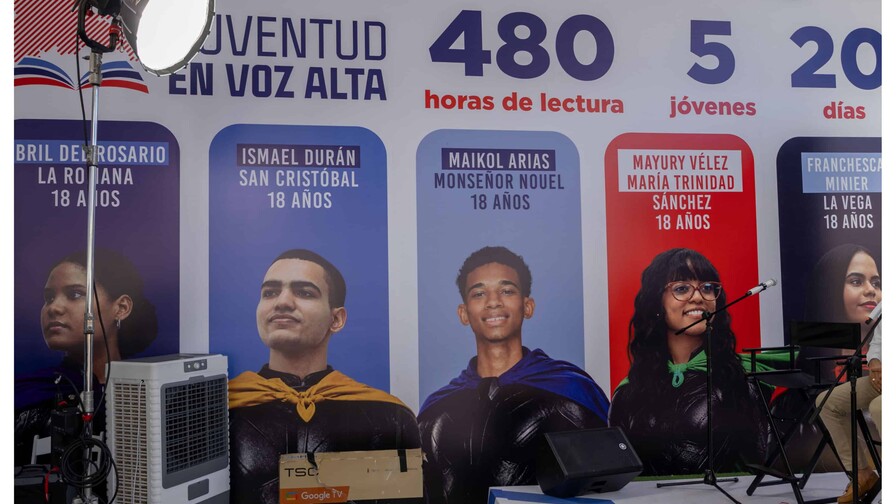 Cinco jóvenes buscan devolver a República Dominicana el récord Guiness de lectura en voz alta Cinco jóvenes buscan devolver a República Dominicana el récord Guiness de lectura en voz alta