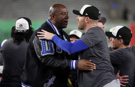 Denuncian acuerdos ocultos entre magnate Walter y Magic Johnson tras compra de los Dodgers