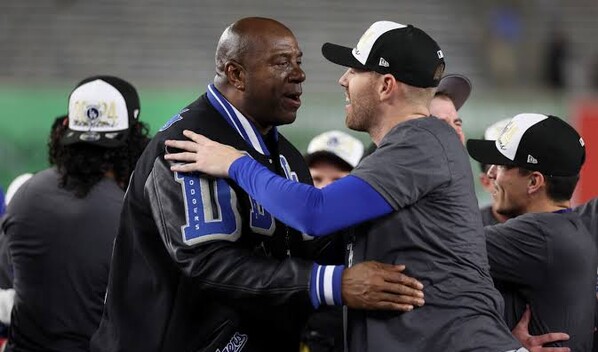 Denuncian acuerdos ocultos entre magnate Walter y Magic Johnson tras compra de los Dodgers