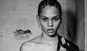 La modelo dominicana Hiandra Mart&iacute;nez debuta como rostro de YSL Beauty