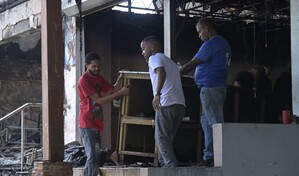 "Todos salimos huyendo": Incendio frente a la UASD deja viviendas y negocios destruidos