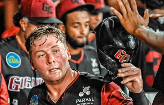 Jake Holton regresa para los Gigantes del Cibao