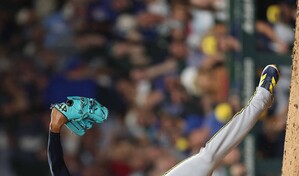 Abner Uribe, el brazo dominicano que sostiene el bullpen de Milwaukee