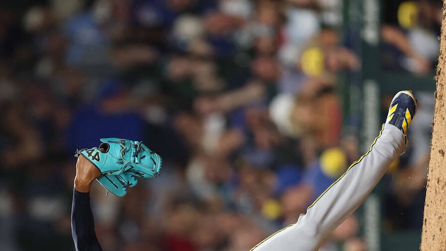 Abner Uribe, el brazo dominicano que sostiene el bullpen de Milwaukee