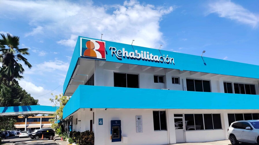 Padres se quejan por aumentos en terapias y Rehabilitaci&oacute;n responde
