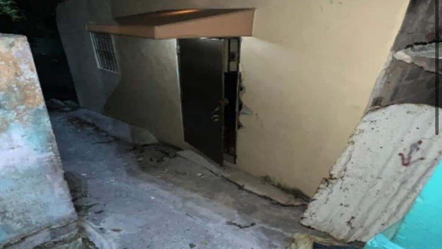 Rompen la puerta para salvarla: Policía rescata a mujer víctima de violencia en Los Guandules Rompen la puerta para salvarla: Policía rescata a mujer víctima de violencia en Los Guandules