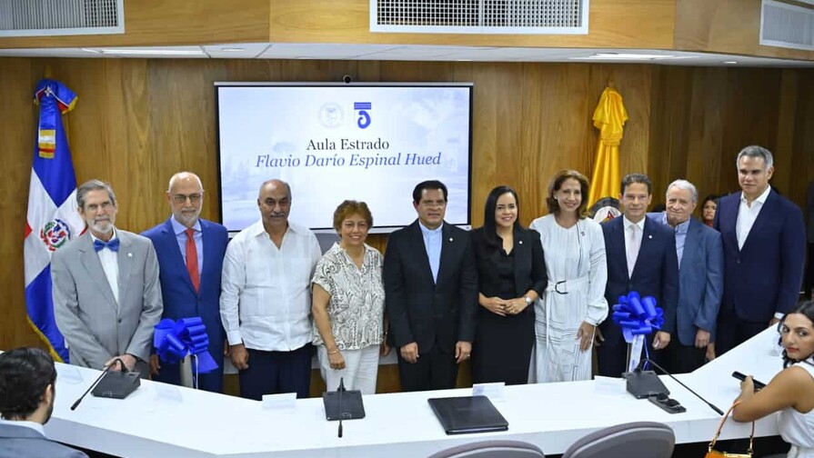 PUCMM rinde homenaje a Flavio Darío Espinal Hued con inauguración de aula-estrado en Santiago PUCMM rinde homenaje a Flavio Darío Espinal Hued con inauguración de aula-estrado en Santiago