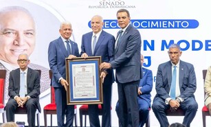 El Congreso de RD reconoce trayectoria y labor humanitaria del doctor Ram&oacute;n Tallaj