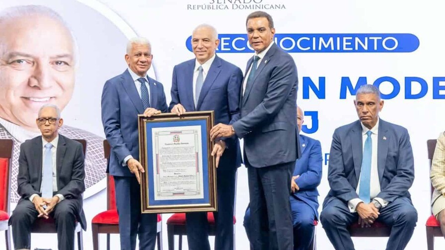 El Congreso de RD reconoce trayectoria y labor humanitaria del doctor Ram&oacute;n Tallaj