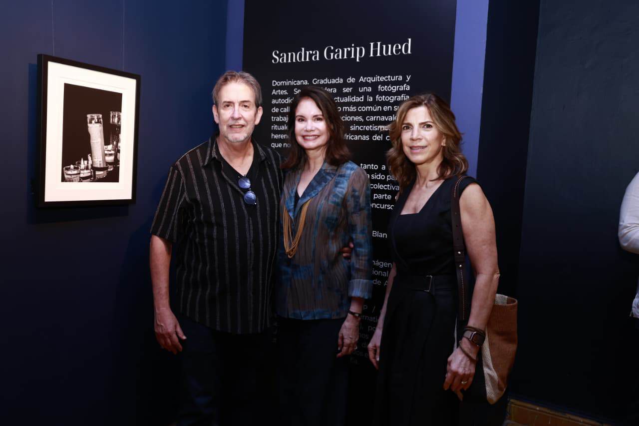Luis Nova, Luisa de Nova y Liz Bernal.