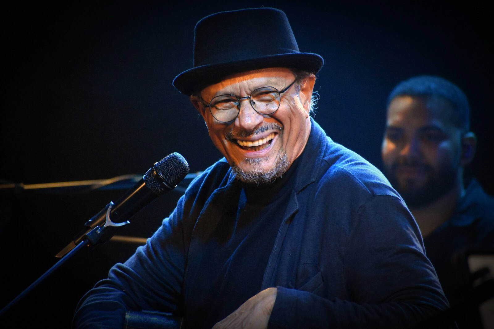La complicidad entre José Antonio Rodríguez y el público quedó reflejada en una noche de canciones, aplausos y emociones compartidas.<br>