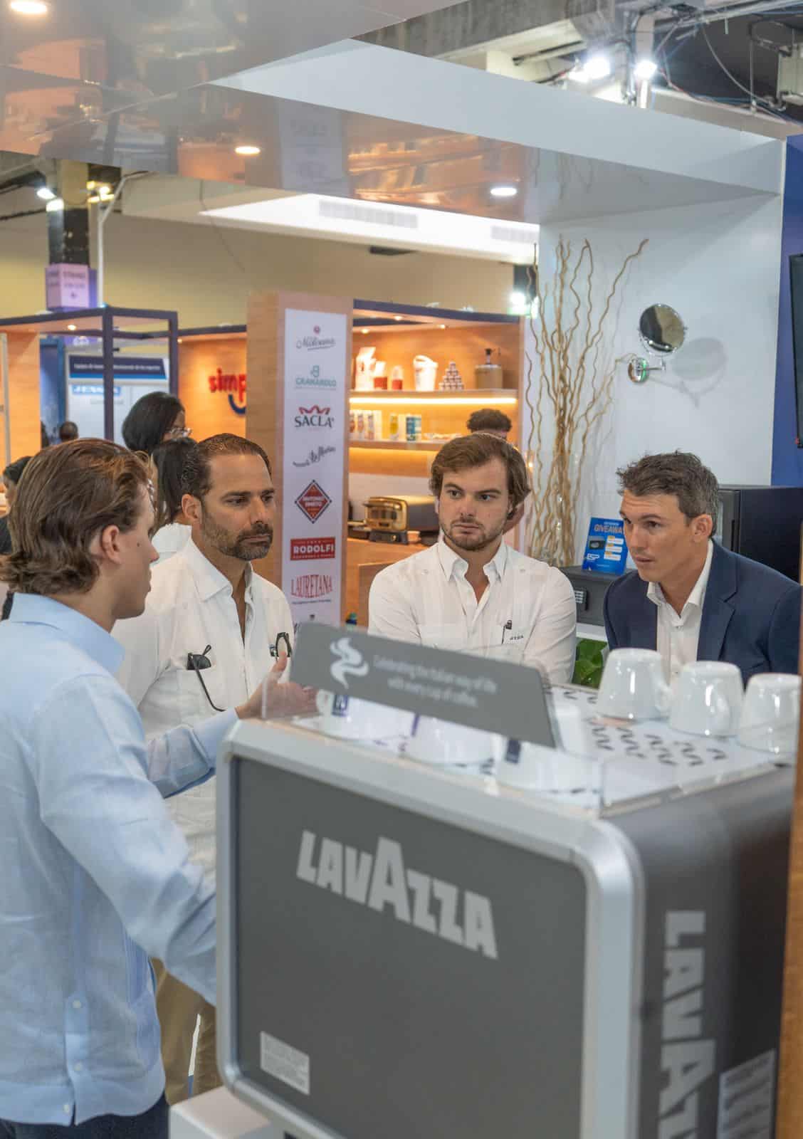 Ejecutivos de Lavazza en República Dominicana en la Expo Comercial de Asonahores.