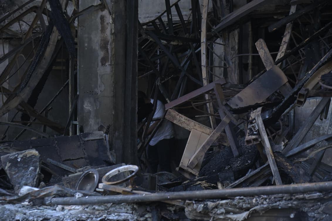 Así quedó el edificio Dr. Luis Franco tras el incendio que afectó apartamentos y locales comerciales.