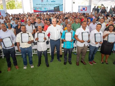 Abinader: Los títulos del Gobierno son para la gente que ha vivido ahí
