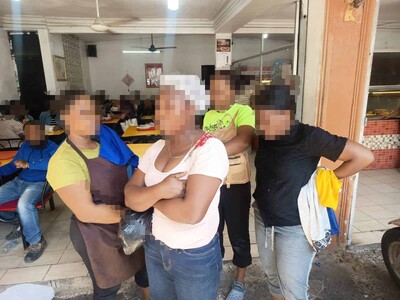 Migración detiene a 38 ciudadanos haitianos en "pica pollos"