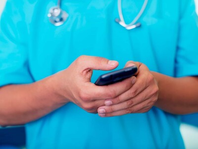 El Código Penal no prohíbe WhatsApp, pero afecta a médicos