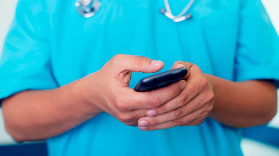 El Código Penal no prohíbe WhatsApp, pero cambia la relación entre médicos y pacientes El Código Penal no prohíbe WhatsApp, pero cambia la relación entre médicos y pacientes