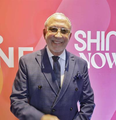 Emilio Estefan destaca el poder de la mujer y los logros de la m&uacute;sica latina en "Days to Shine"
