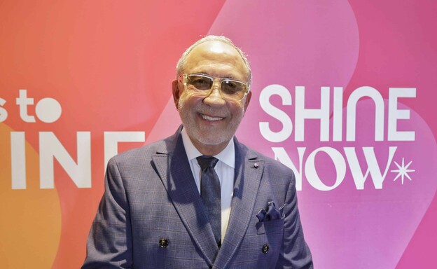 Emilio Estefan destaca el poder de la mujer y los logros de la m&uacute;sica latina en "Days to Shine"