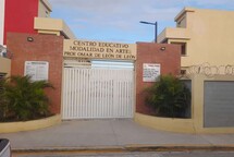Fuerte olor a qu&iacute;mico obliga a evacuar escuela y afecta a residentes en Sabana Perdida