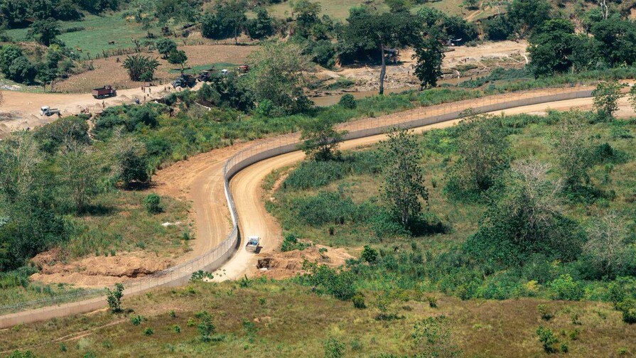 El Gobierno anuncia construcci&oacute;n de 14.5 kil&oacute;metros de verja fronteriza en Jiman&iacute;
