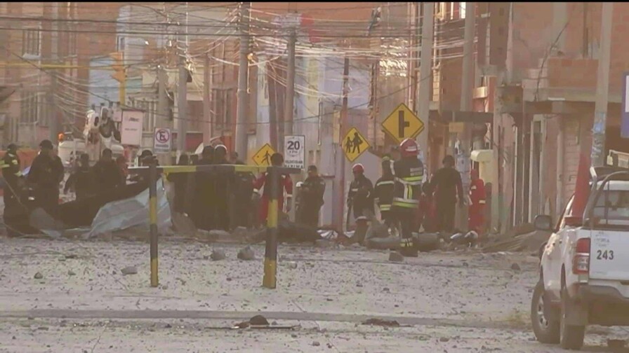 Suben a tres los fallecidos en las explosiones ocurridas en un cuartel militar en Bolivia Suben a tres los fallecidos en las explosiones ocurridas en un cuartel militar en Bolivia