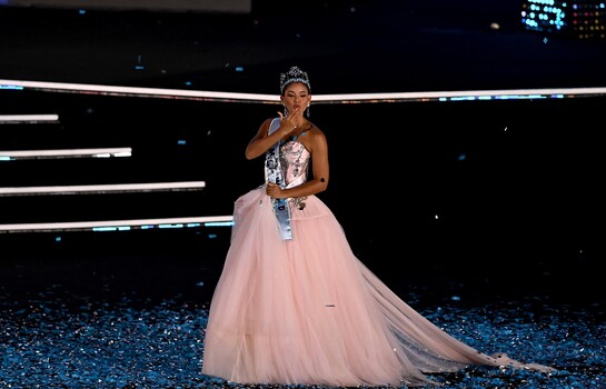 Joheirry Mola: la docente y locutora que devolvi&oacute; a RD la corona de Miss Mundo