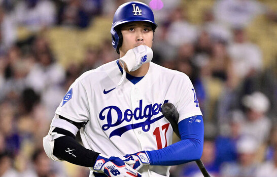 Roberts est&aacute; esperanzado de que Ohtani evite la lista de lesionados