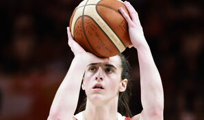 Caitlin Clark se estrena a lo grande en Mundial de b&aacute;squet en triunfo ante China