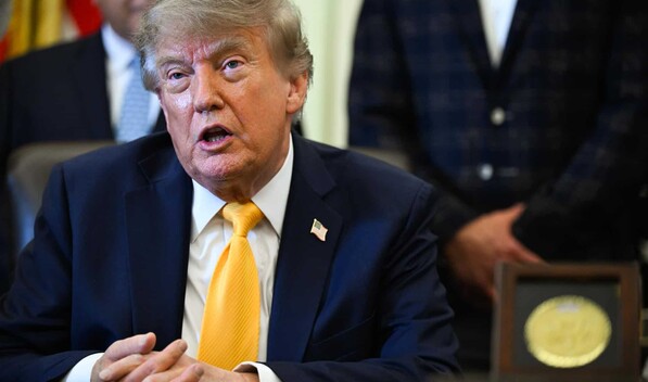 Trump firma una orden para impulsar la eliminación de las protecciones del lobo gris Trump firma una orden para impulsar la eliminación de las protecciones del lobo gris