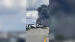 Un avi&oacute;n de carga de Amazon se estrella en el aeropuerto de Miami