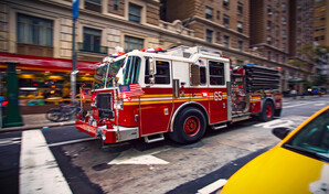 Mujer resulta herida tras saltar de un tercer piso para escapar de incendio en Nueva Jersey