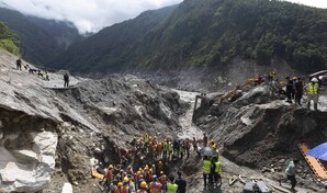 Gobierno de Nepal actualiza cifra de muertos por riadas a 1384