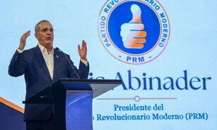 Abinader proyecta al PRM en el poder m&aacute;s all&aacute; del 2028 y promete no imponer un heredero
