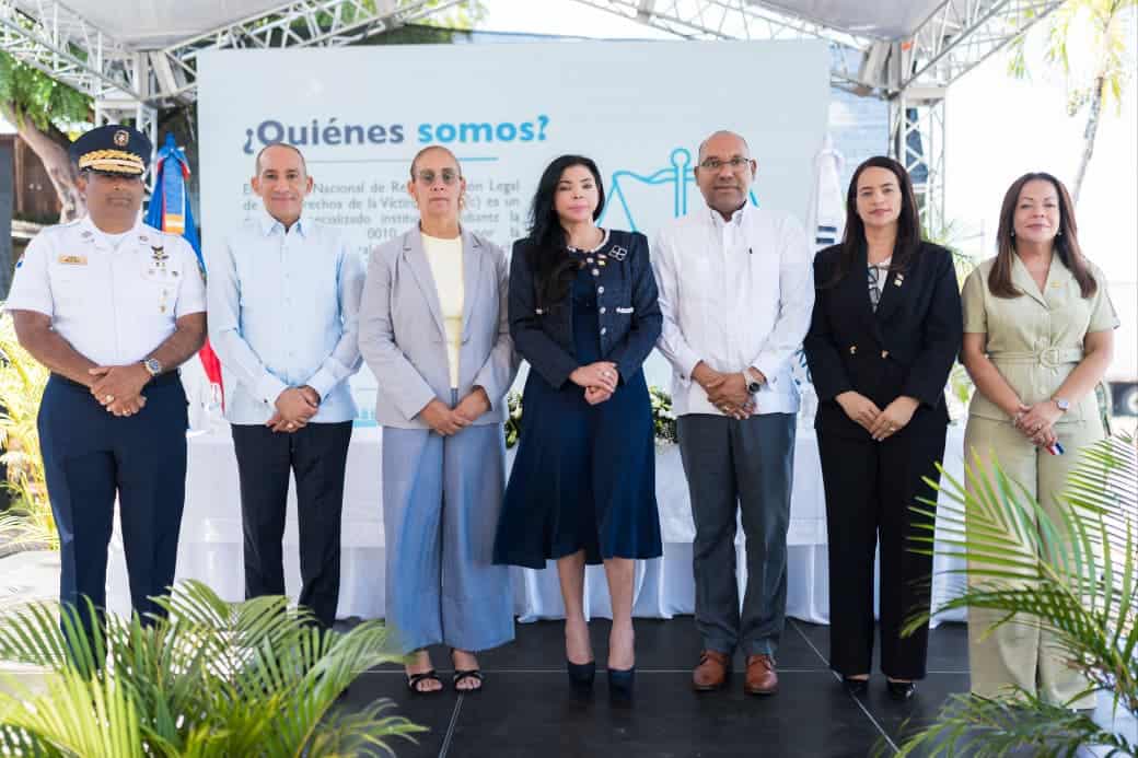 Al centro la procuradora, Yeni Berenice inaugura las nuevas instalaciones de la Fiscalía y Unidad de Víctimas de Violencia de Género, Intrafamiliar y Sexual en Villa Altagracia.