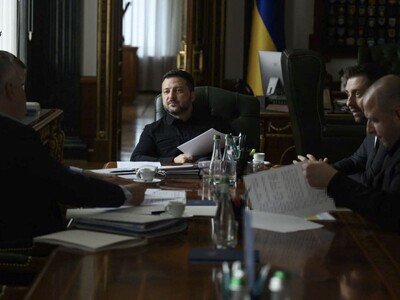 Zelenski inicia negociaciones de paz Ucrania con emisarios