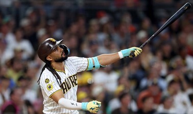 Resumen MLB: Fernando Tatis Jr. y Manny Machado la sacan en la misma entrada; Hern&aacute;ndez da el 24