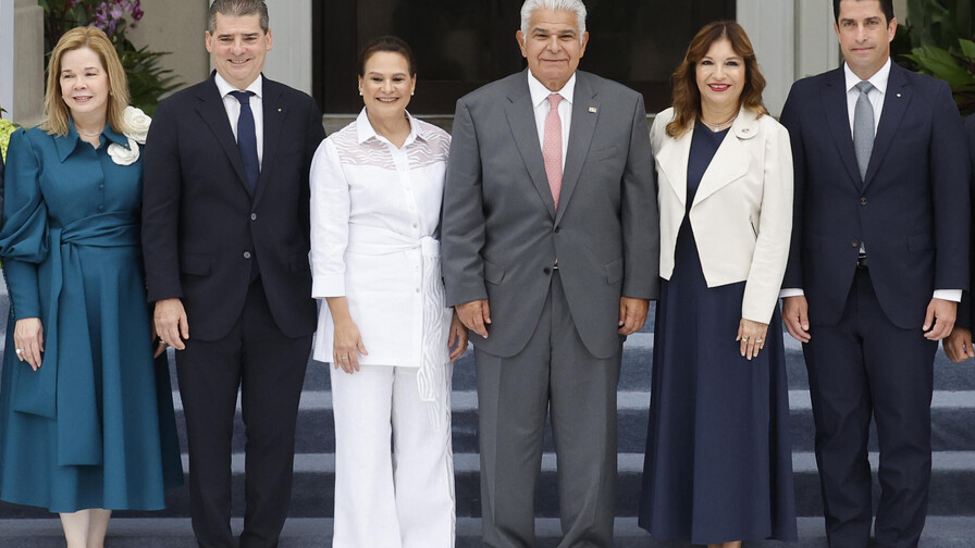 La ingeniera marina Ilya Espino asume como la primera mujer al frente del Canal de Panamá