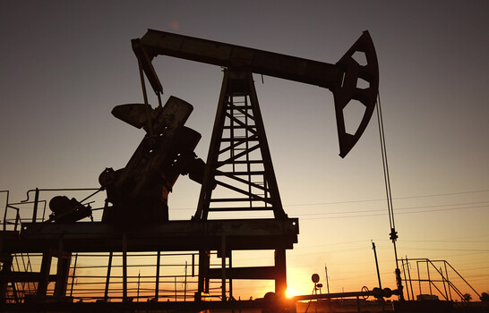 Petr&oacute;leo de Texas sube un 3 % y cierra en 97.97 d&oacute;lares por ca&iacute;da de reservas en EE. UU. y tensiones con Ir&aacute;n