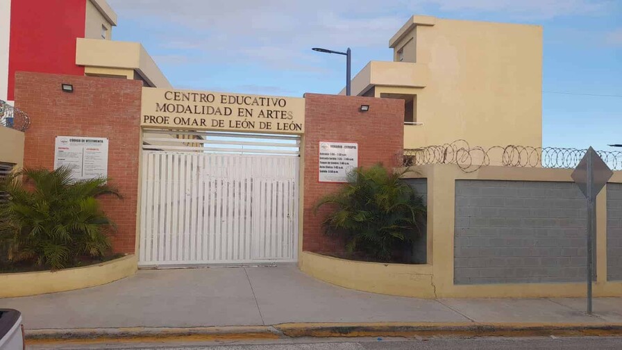 Escuela desconoce qué sustancia química afectó a estudiantes y empleados en Sabana Perdida Escuela desconoce qué sustancia química afectó a estudiantes y empleados en Sabana Perdida