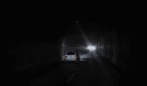T&uacute;nel de Las Am&eacute;ricas permanece parcialmente a oscuras por falla en iluminaci&oacute;n