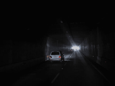 Fallas eléctricas reducen la iluminación en el túnel de Las Américas