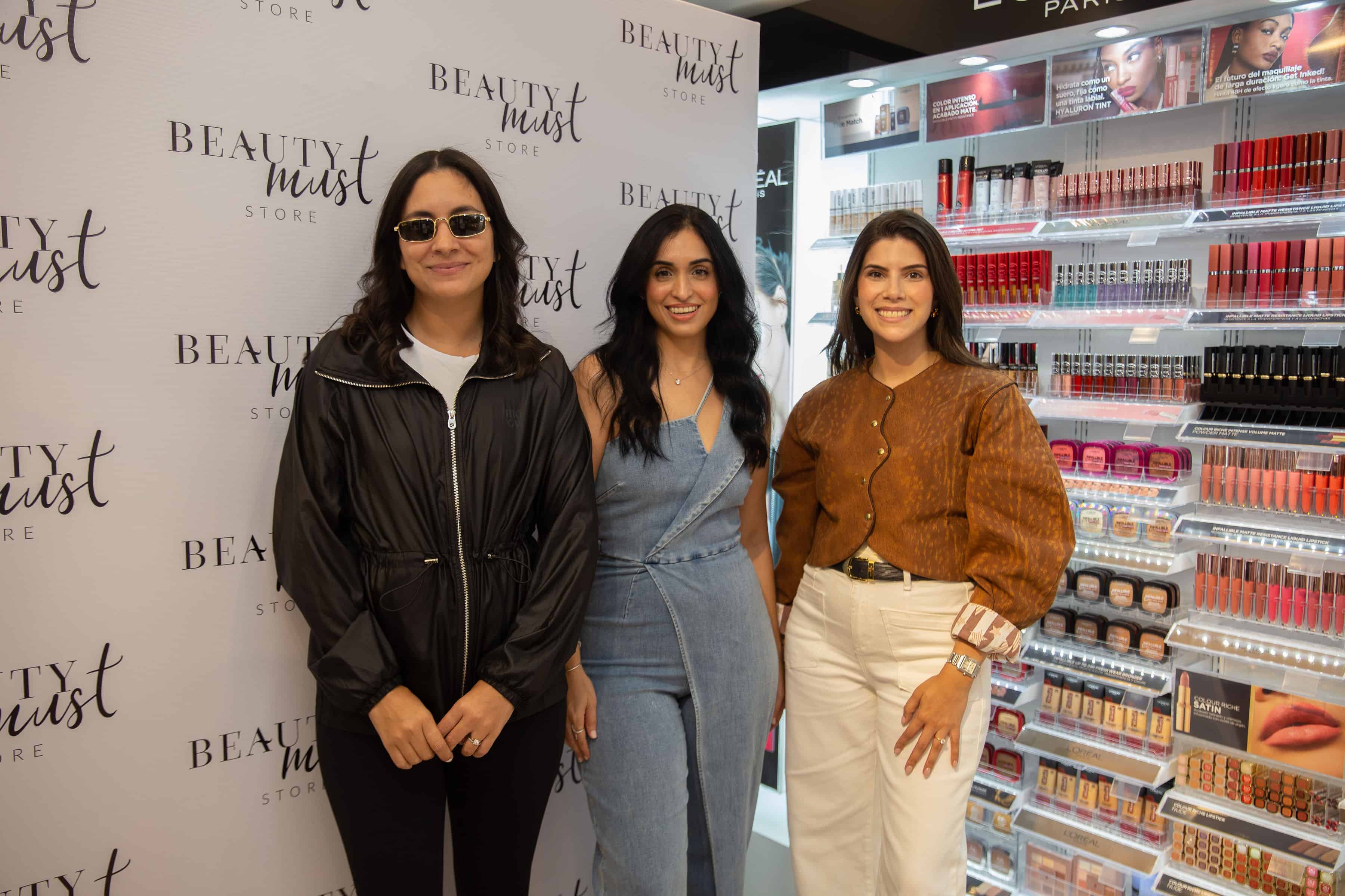 Helen Blandino, Ana Mireya Canaan, Paloma Rodriguez.