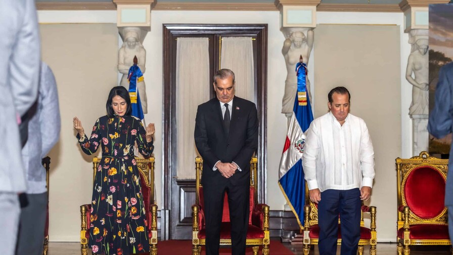Abinader encabeza oraci&oacute;n en el Palacio para que Dios nos proteja de los desastres naturales