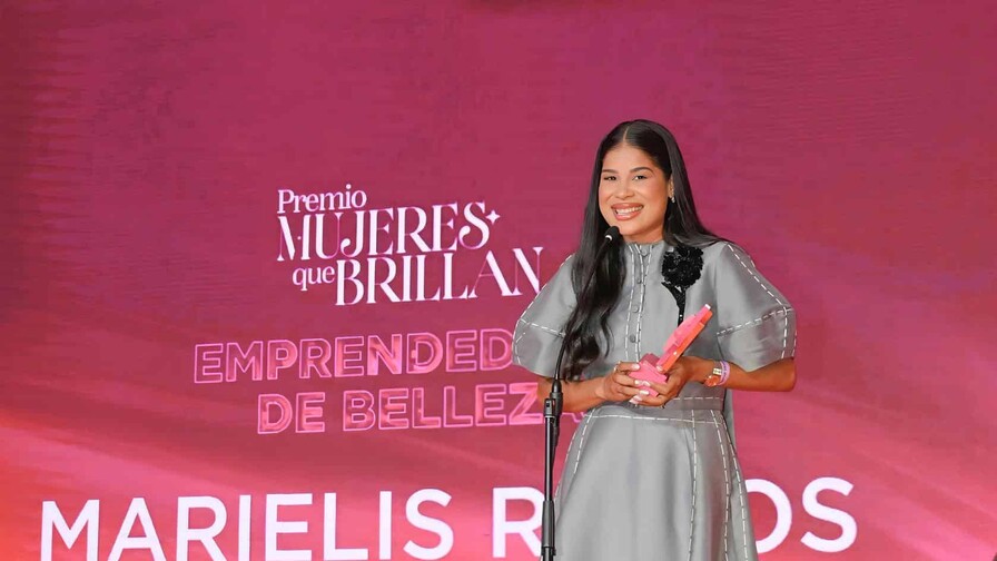 Marielis Ramos recibe reconocimiento Mujeres que Brillan
