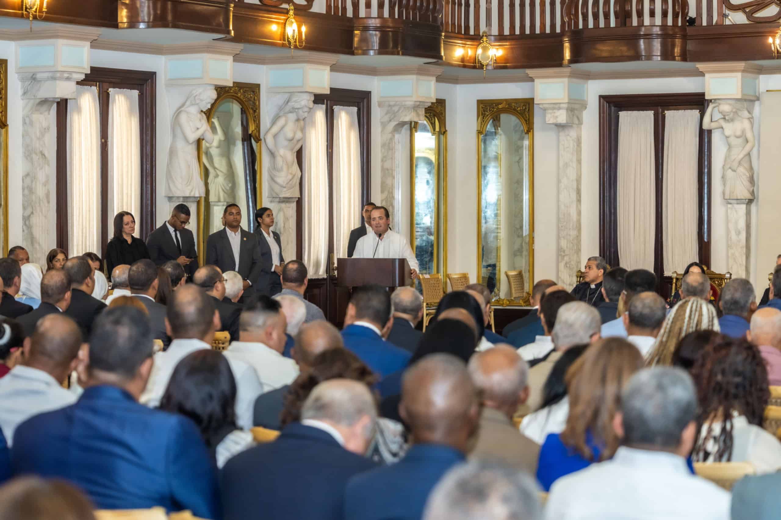 El ministro de la Presidencia, Jos&eacute; Ignacio Paliza, se&ntilde;al&oacute; que la jornada de oraci&oacute;n nos convoca a unir la fe con la acci&oacute;n previo al simulacro nacional de evacuaci&oacute;n por terremoto.