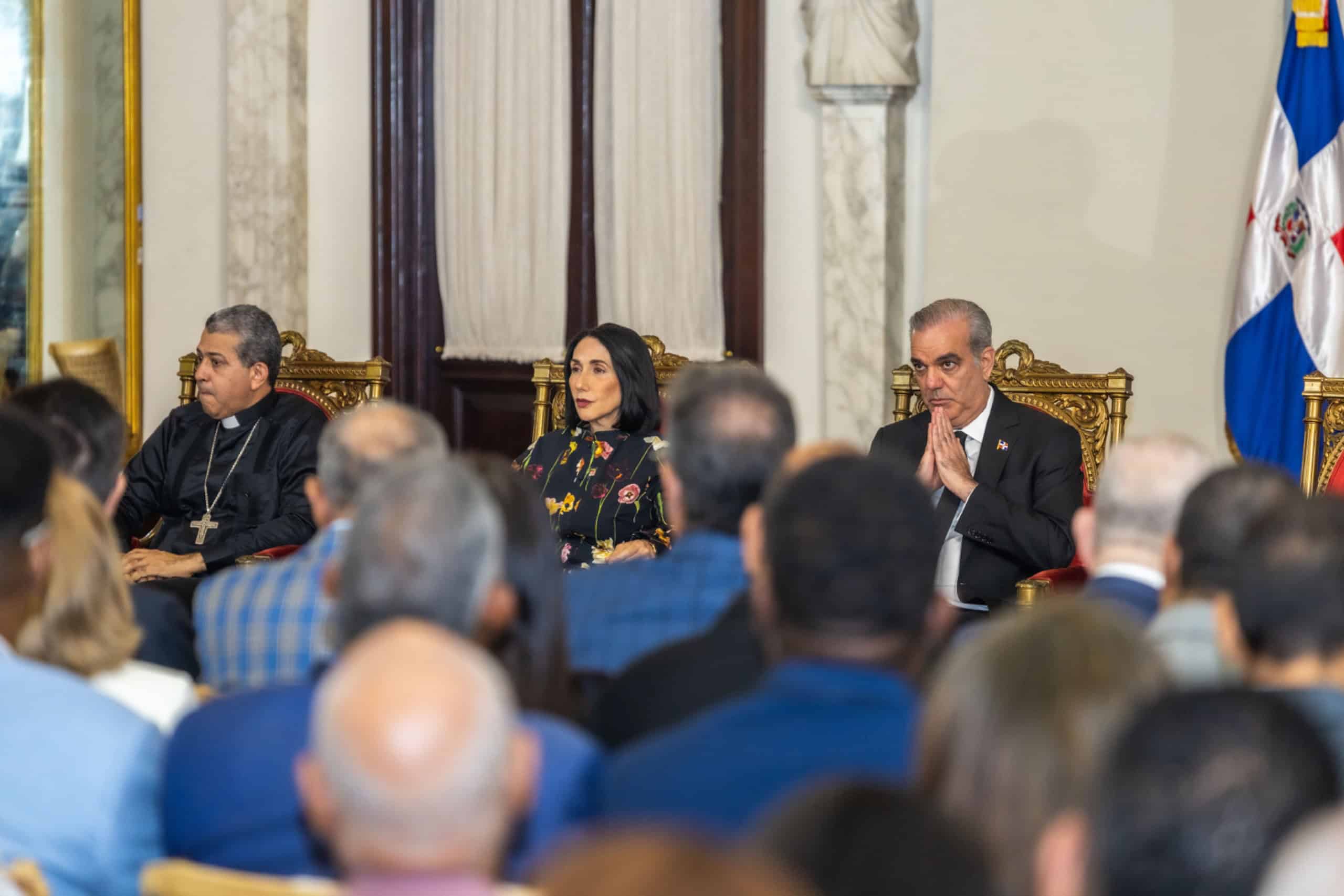 El presidente Luis Abinader encabez&oacute; la jornada de oraci&oacute;n en el Palacio Nacional.