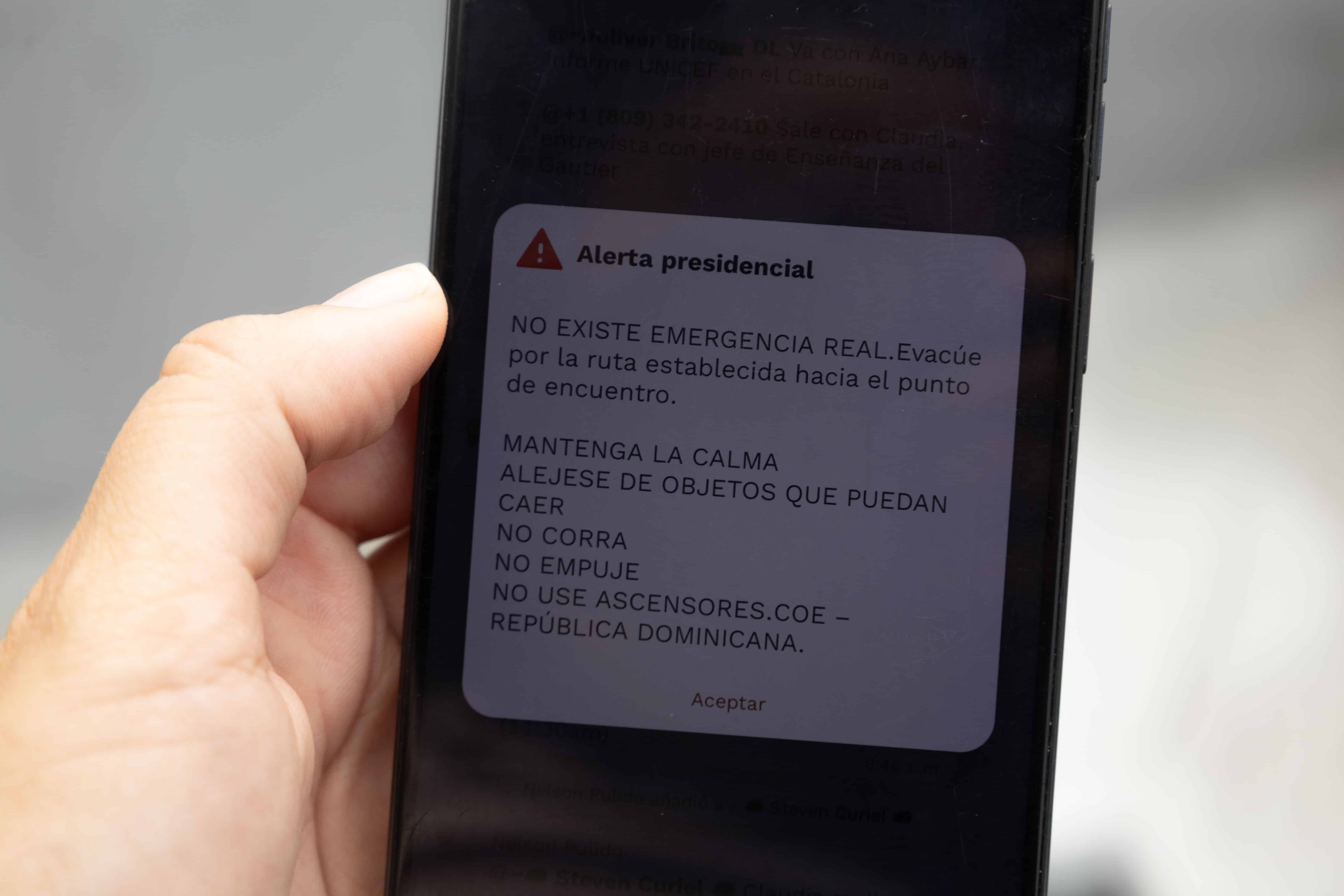La alerta del simulacro llegó a teléfonos celulares de ciudadanos mediante el sistema Cell Broadcast.