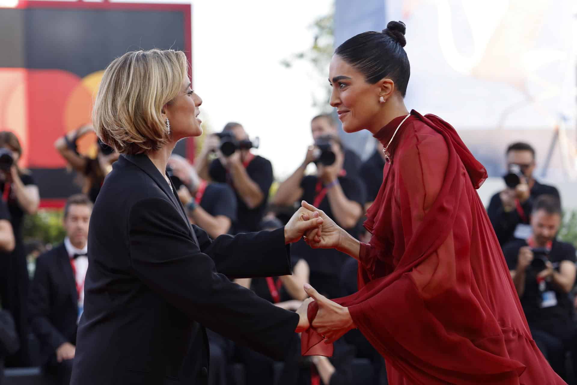 Greta Scarano y Rocío Muñoz Morales llegan al estreno de «Bunker» durante el 83.º Festival de Cine de Venecia, en Italia.<br>